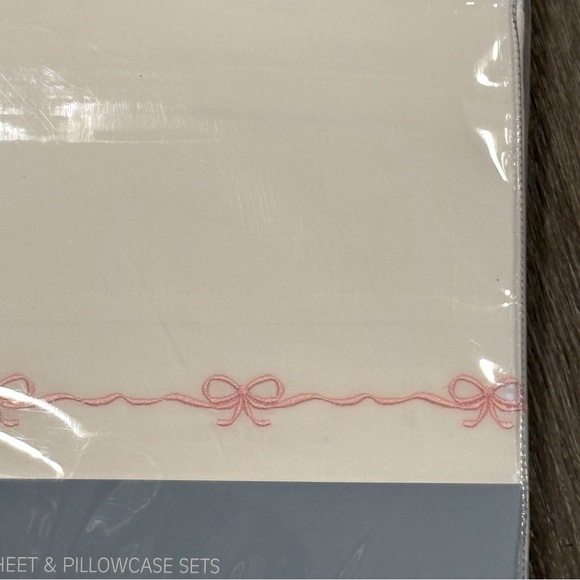 Kassatex King Sheet and Pillow Set- White and Pink Bow Brand New - Picture 8 of 8